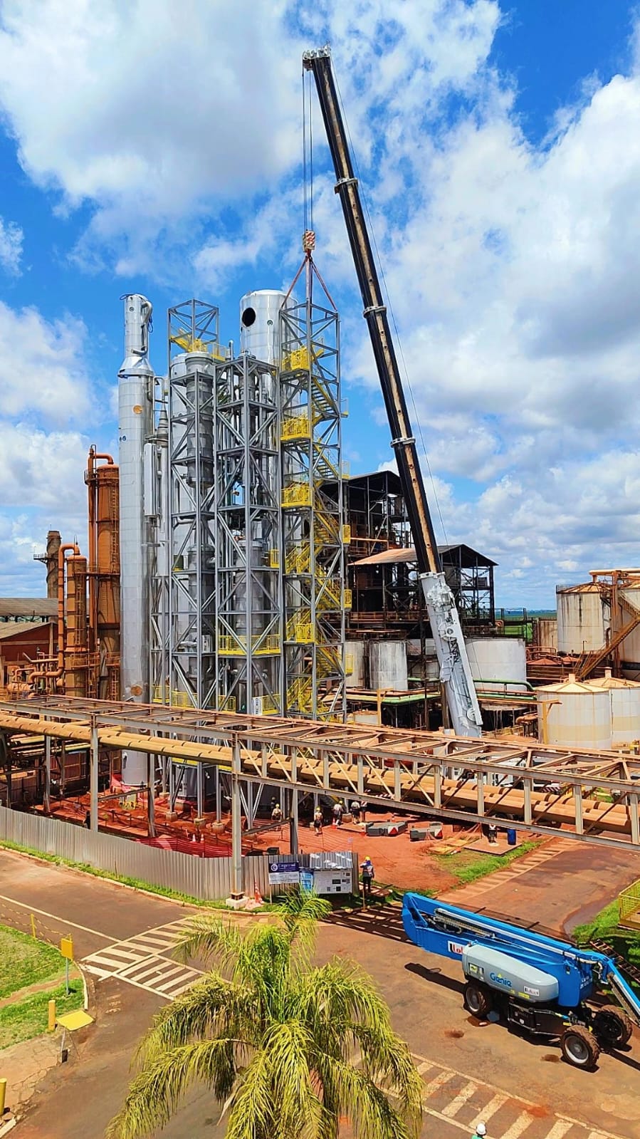 Foto 2 Coluna Destilação 2025